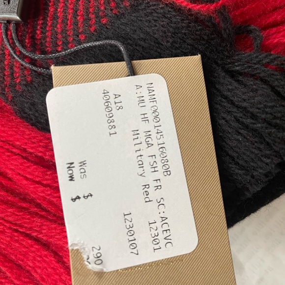 Authentic NWT Burberry scarf - Picture 6 of 7
